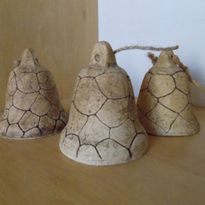 Keramický zvoneček/hnědý (8 cm)
