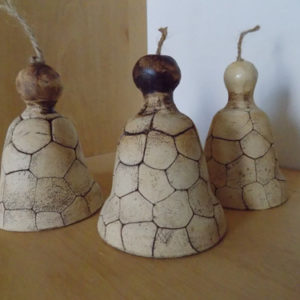Keramický zvoneček s bambulí (8 cm)